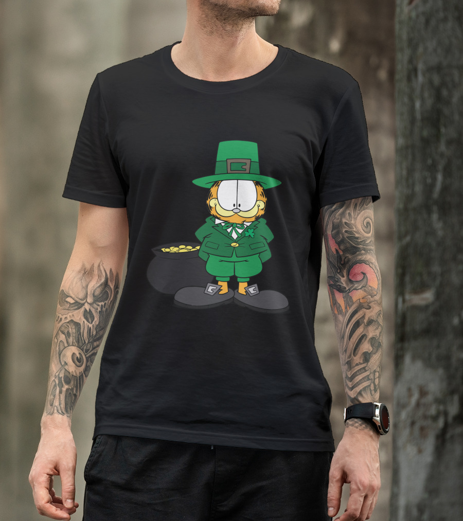 Garfield St. Patrick's Day Leprechaun With Pot Of Gold T-Shirt
