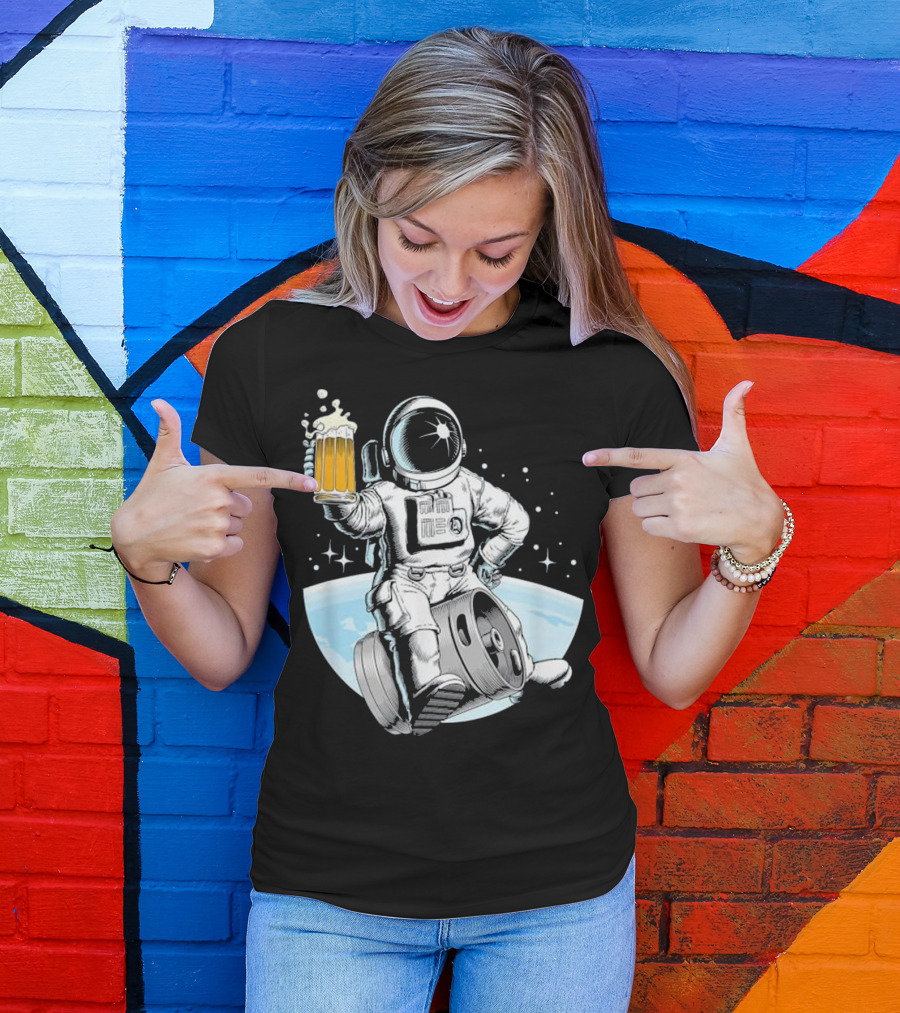 Beer Drinking Astronaut Holding A Mug Of Beer In Space With Stars And Earth Background T-Shirt