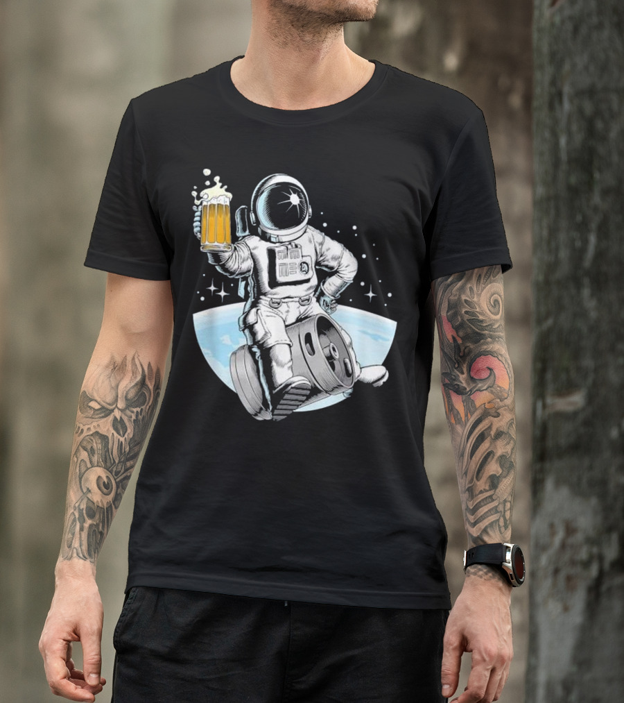 Beer Drinking Astronaut Holding A Mug Of Beer In Space With Stars And Earth Background T-Shirt