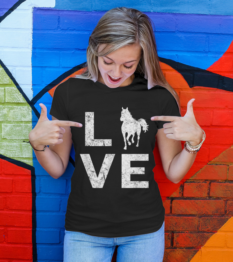 LOVE Horse Lover Heart Vin Equestrian Passion T-Shirt