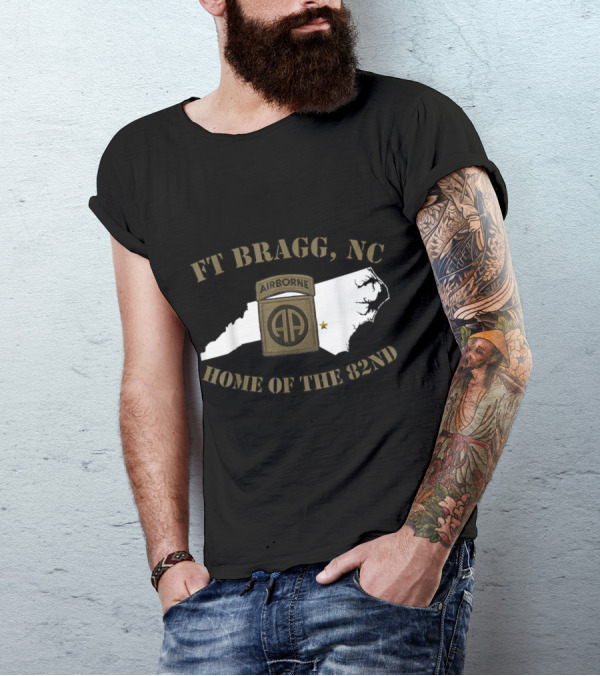 Ft Bragg NC Home Of The 82nd Airborne Division Map Badge T-Shirt