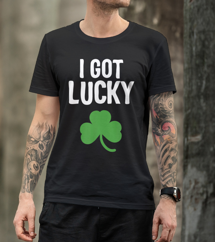 I Got Lucky Dad St Patrick's Day Pregnancy Announcement Shamrock T-Shirt