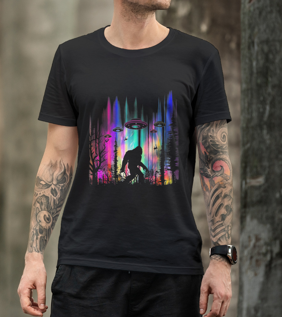 Bigfoot Encounter Under UFOs And Aurora Borealis T-Shirt