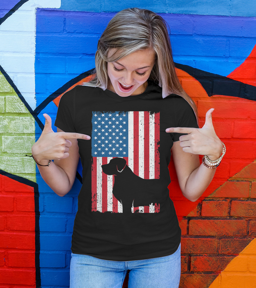 Golden Retriever Silhouette On Vintage American Flag Patriotic T-Shirt