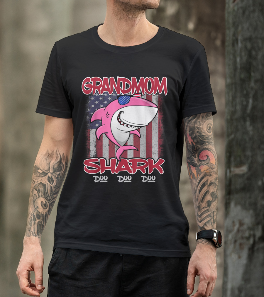 Grandmom Shark Doo Doo Doo USA American Flag Sunglasses 4th Of July T-Shirt