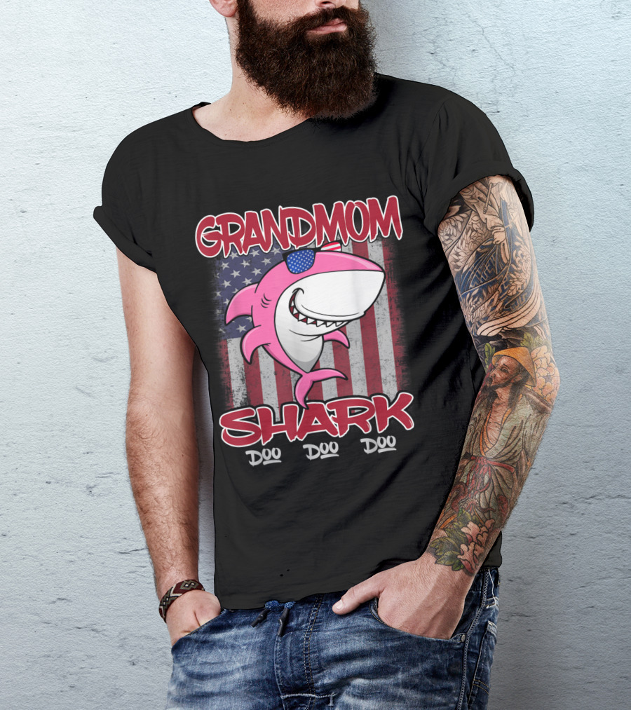 Grandmom Shark Doo Doo Doo USA American Flag Sunglasses 4th Of July T-Shirt