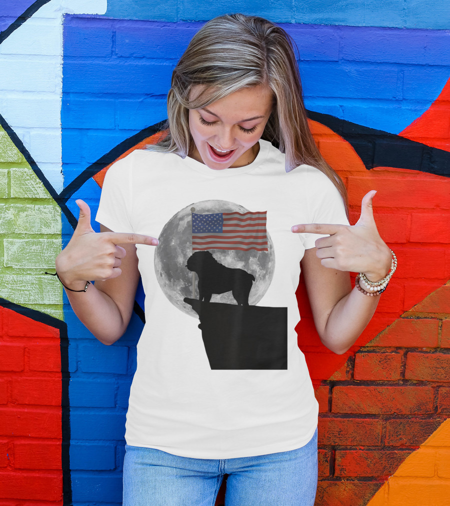 English Bulldog Silhouette With American Flag And Moon Background T-Shirt