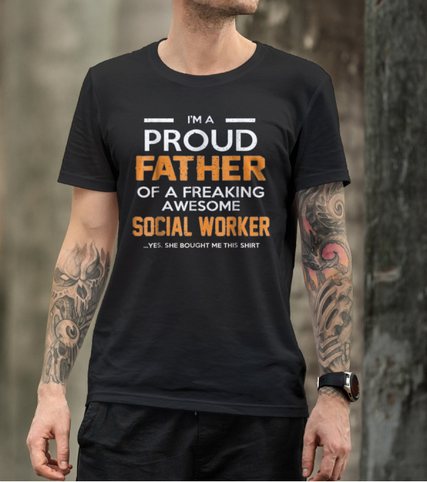 I'm A Proud Father Of A Freaking Awesome Social Worker T-Shirt