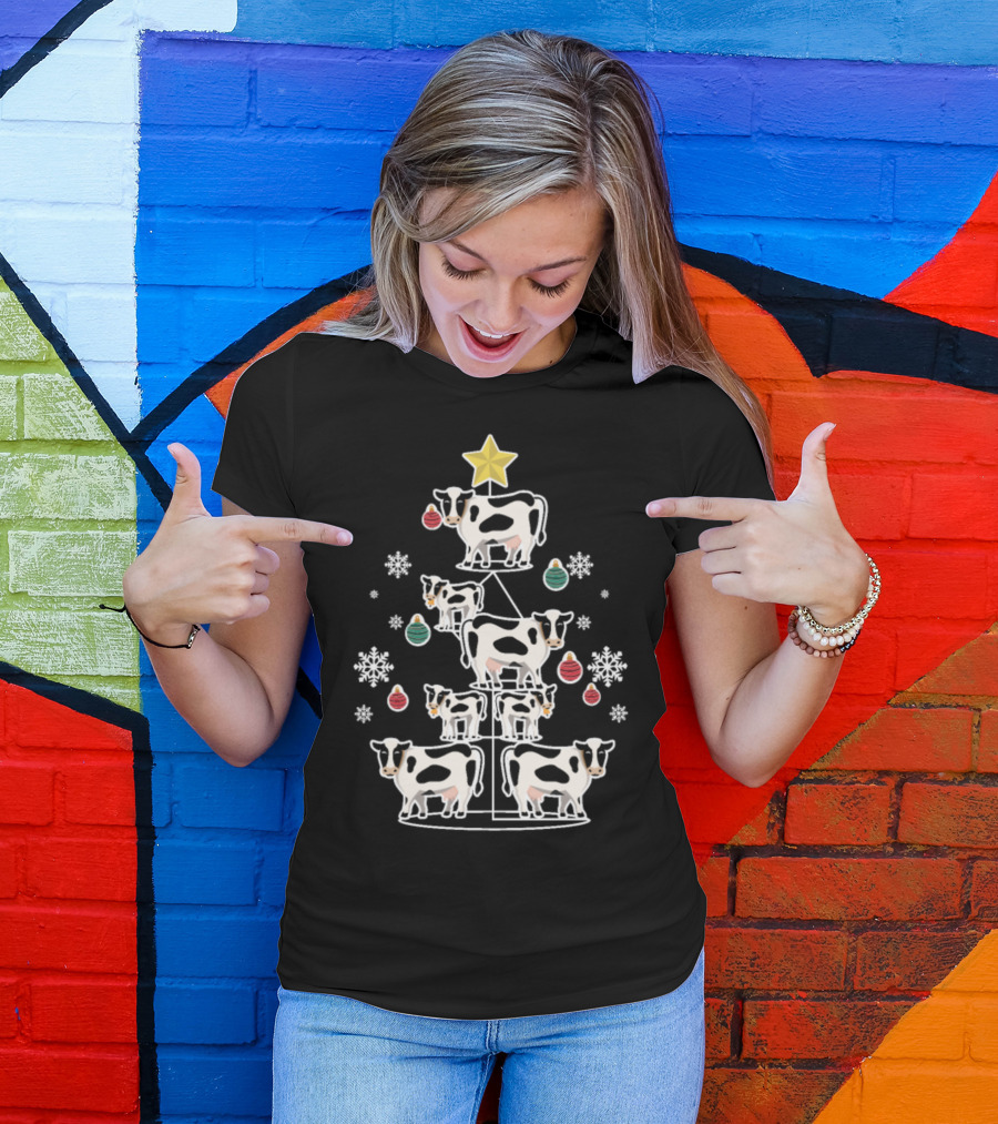 Funny Cow Christmas Tree With Snowflakes And Ornaments T-Shirt