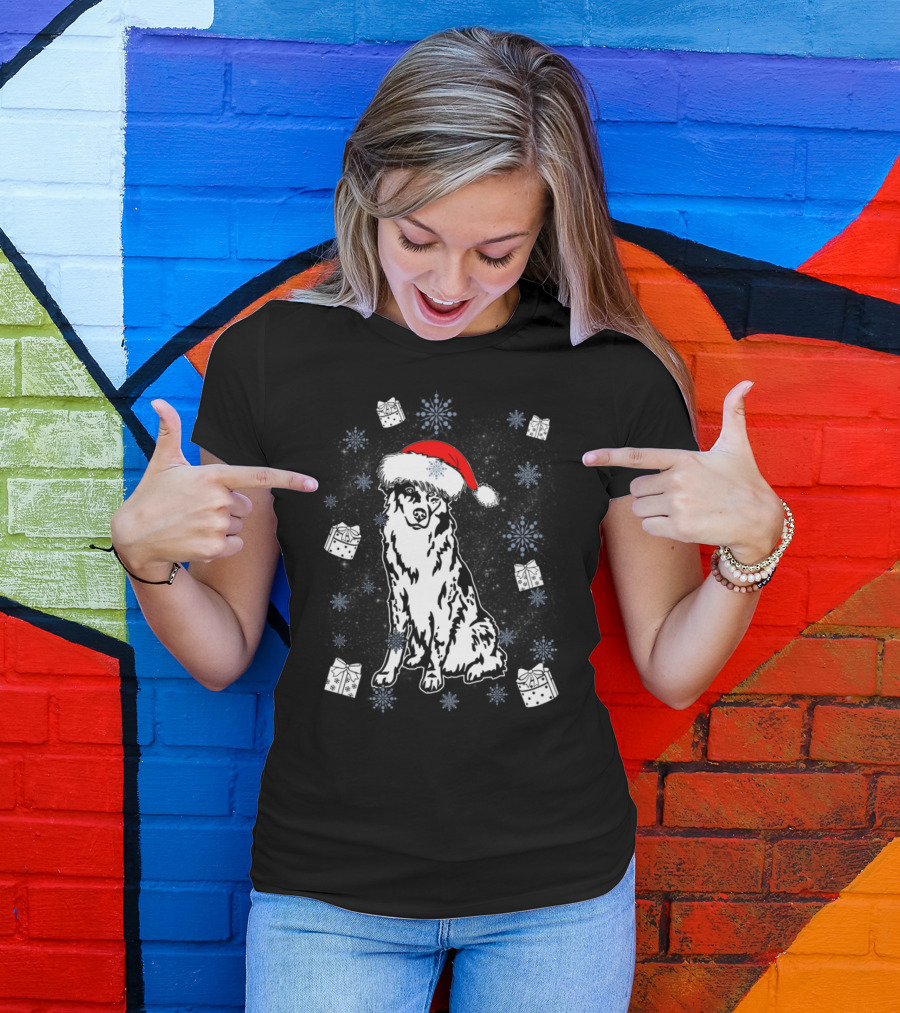 Australian Shepherd Santa Hat Christmas Presents Snowflakes T-Shirt