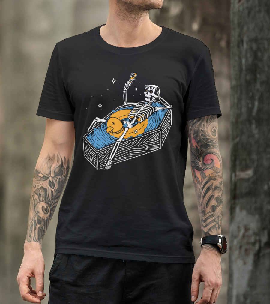 Skeleton Relaxing In Coffin Bathtub With Rubber Duck And Drink T-Shirt