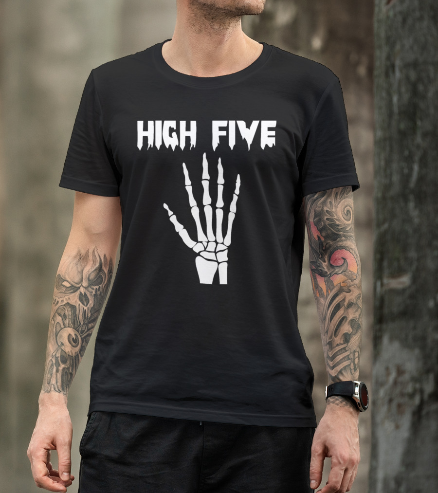 High Five Skeleton Funny Halloween Horror Scary T-Shirt