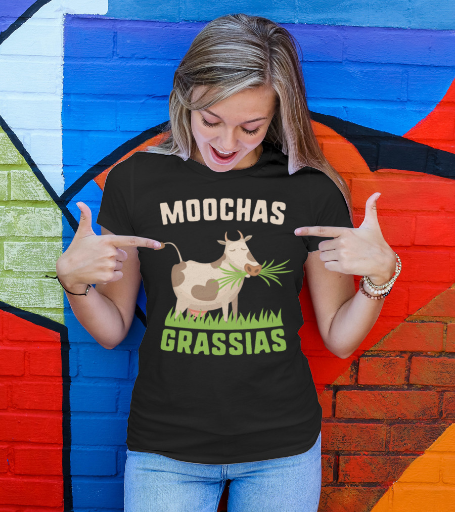 Moochas Grassias Funny Cow Eating Grass Playful Pun T-Shirt