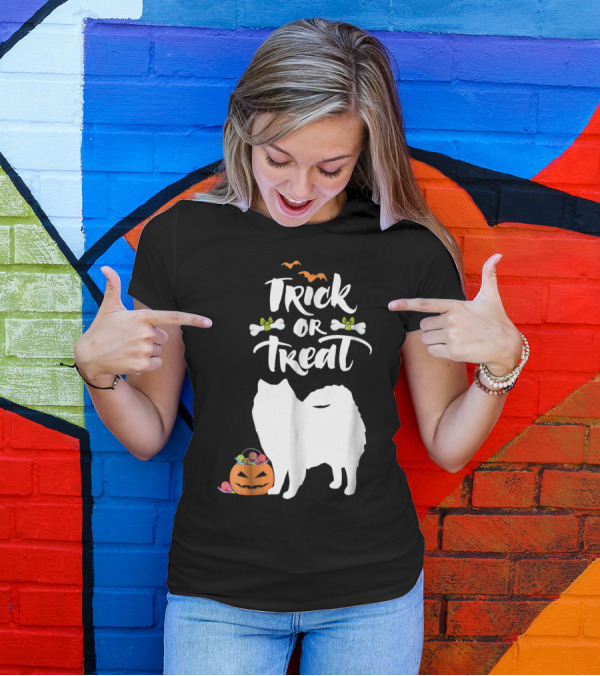 Trick Or Treat Halloween American Eskimo Dog With Pumpkin And Candy T-Shirt
