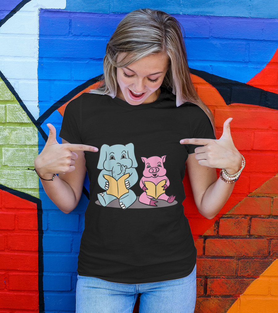 Pig And Elephant Friends Reading Together Joyfully T-Shirt