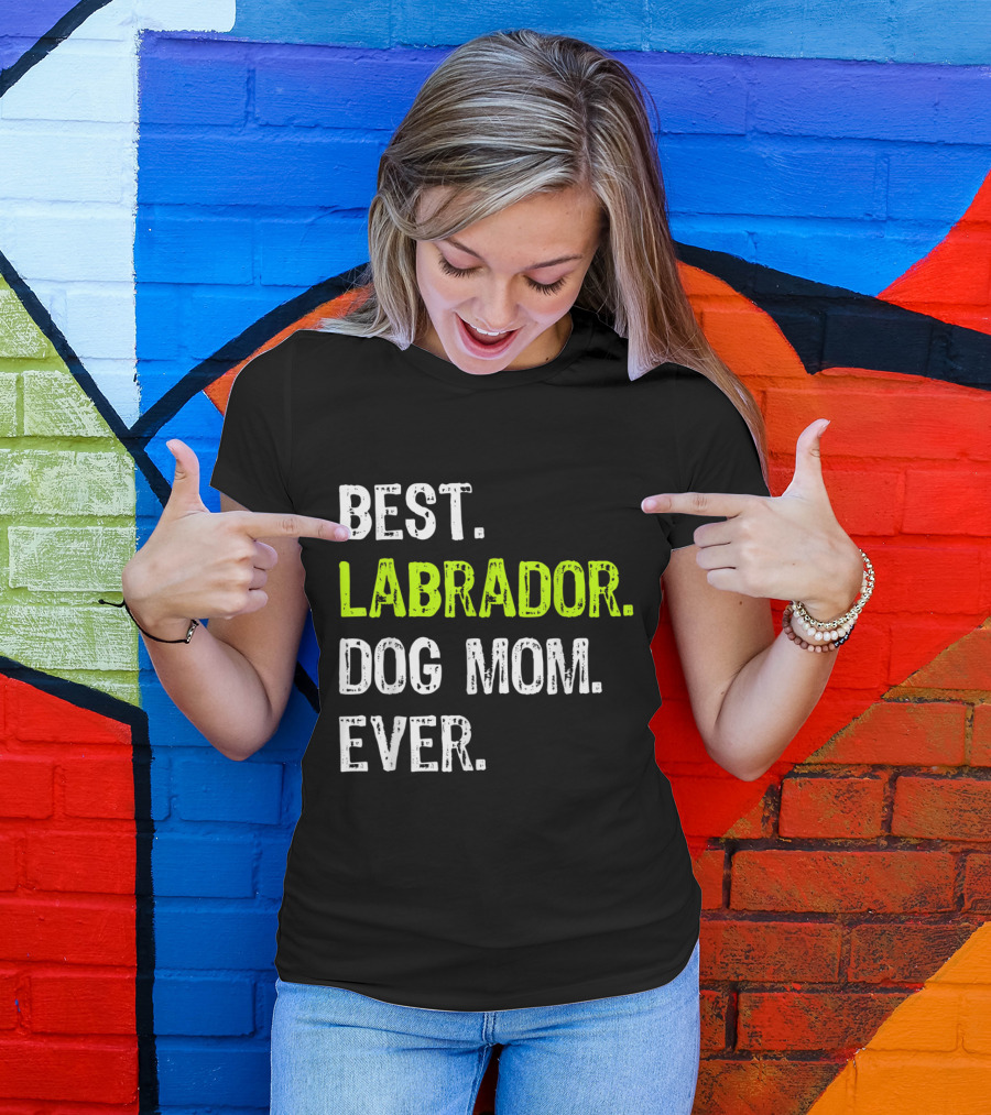 BEST LABRADOR DOG MOM EVER T-Shirt