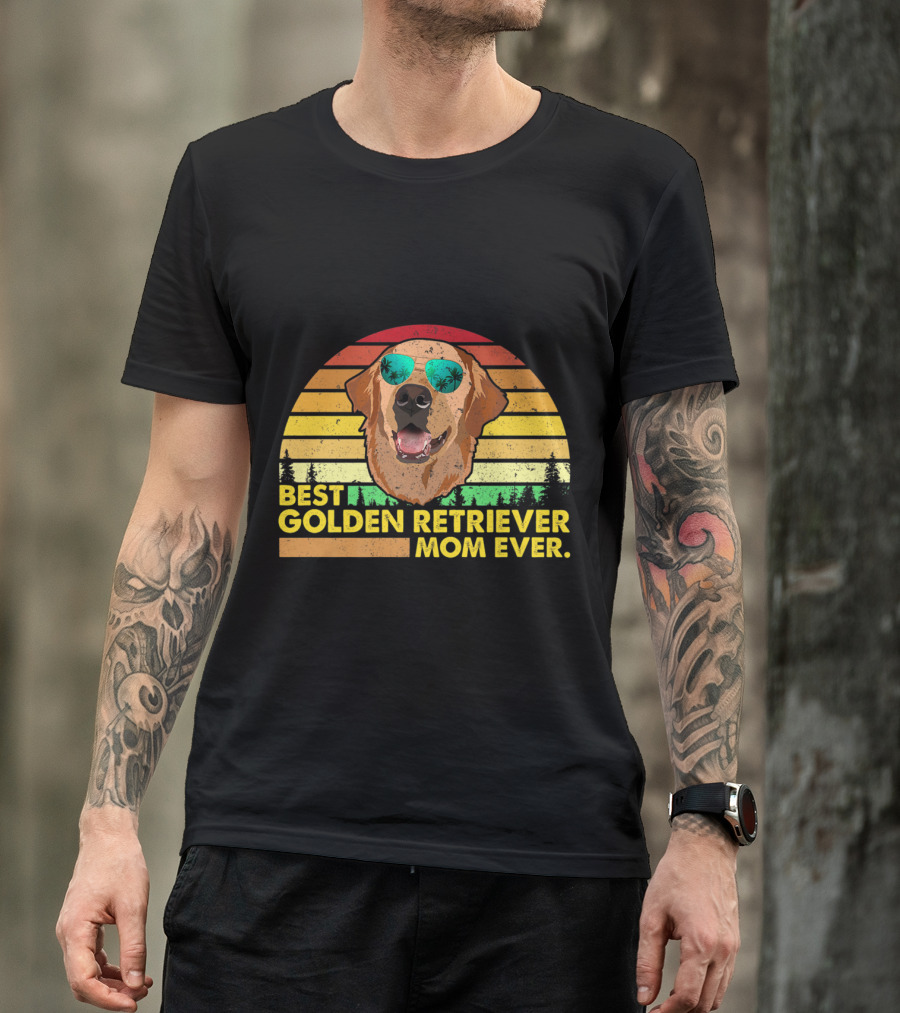 Best Golden Retriever Mom Ever Vintage Style With Retro Sunset And Sunglasses T-Shirt