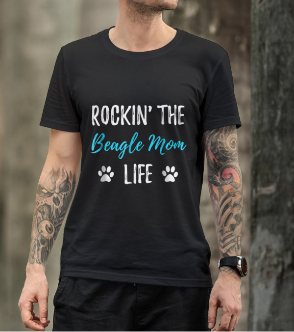 Beagle Mom Life Rockin' With Paws T-Shirt