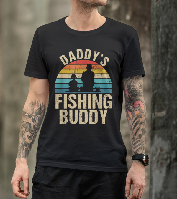 Daddy's Fishing Buddy Retro Sunset Vintage Bo T-Shirt