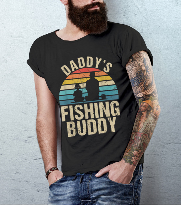 Daddy's Fishing Buddy Retro Sunset Vintage Bo T-Shirt