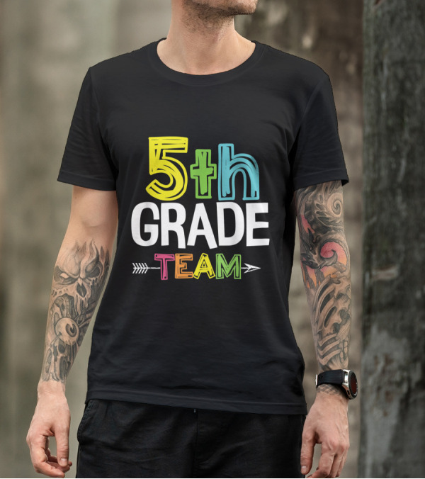 5th Grade Team Colorful Text With Arrow T-Shirt
