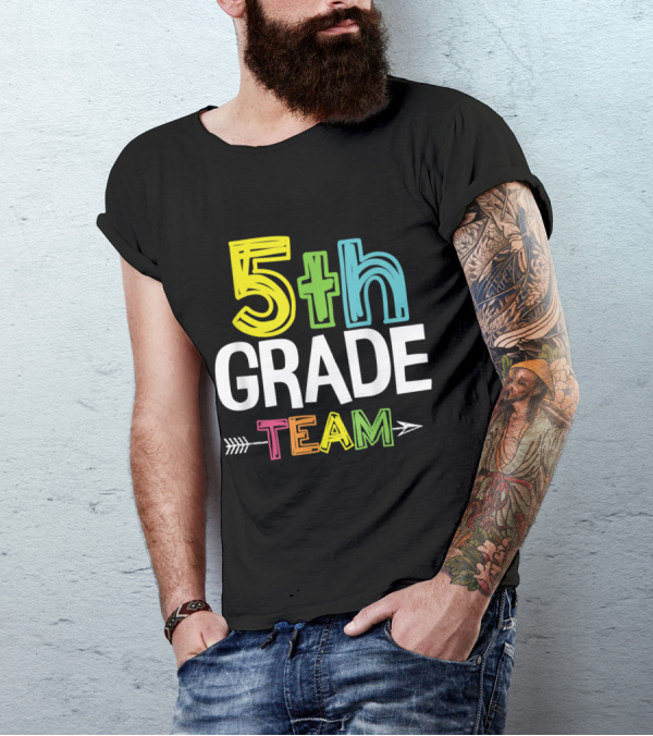 5th Grade Team Colorful Text With Arrow T-Shirt