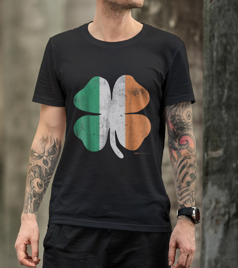 Vintage Irish Flag Shamrock St. Patrick's Day Emblem T-Shirt