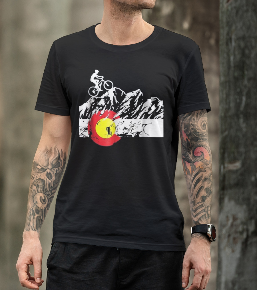 Colorado Mountain Biking Cycling Bicyc Adventure With Flag And Peaks T-Shirt