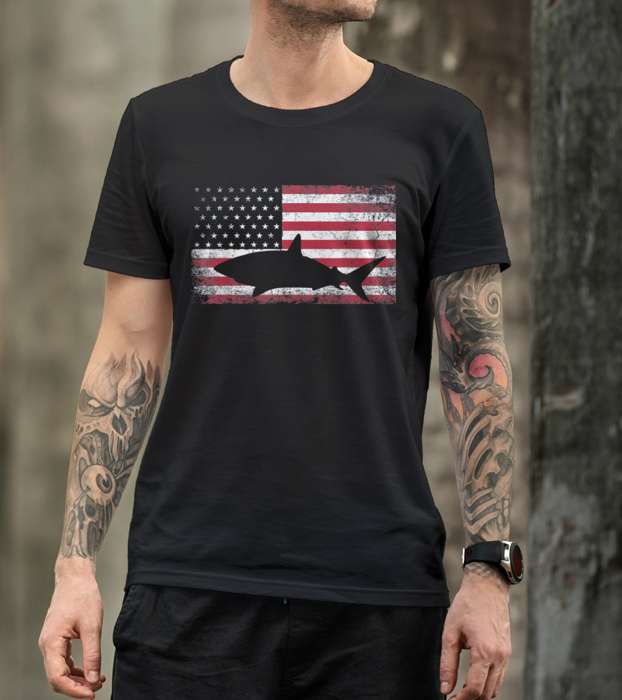 Vintage American Flag Shark Lover Fishing Diving T-Shirt