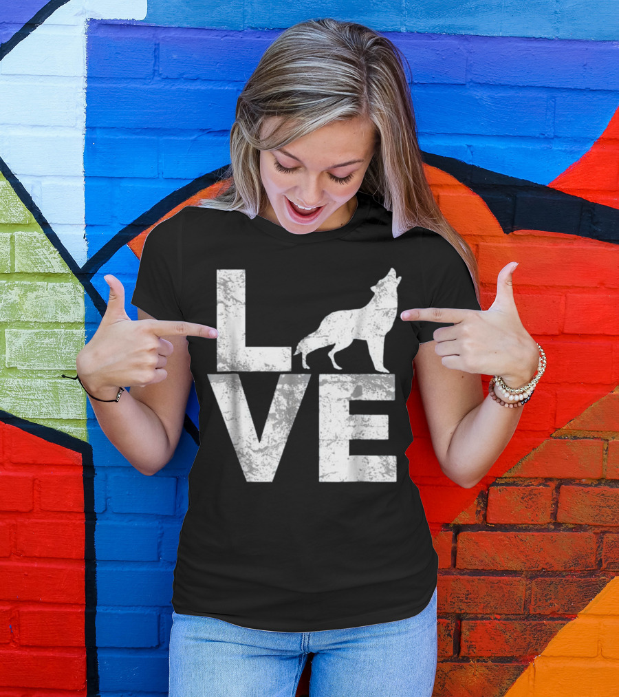 Love Wolves Lone Wolf Distress Vintage Look T-Shirt