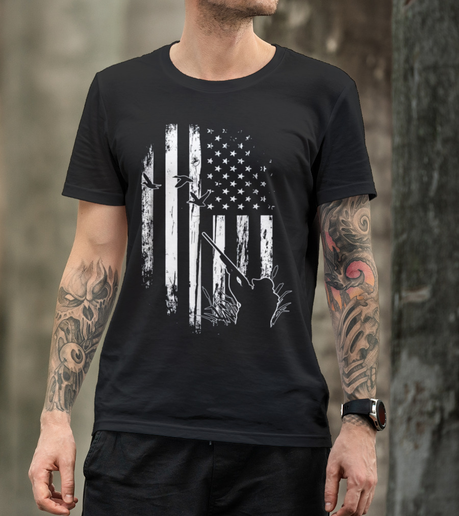 Mens Duck Hunting American Flag USA Hunters Silhouette Birds Stars Stripes T-Shirt