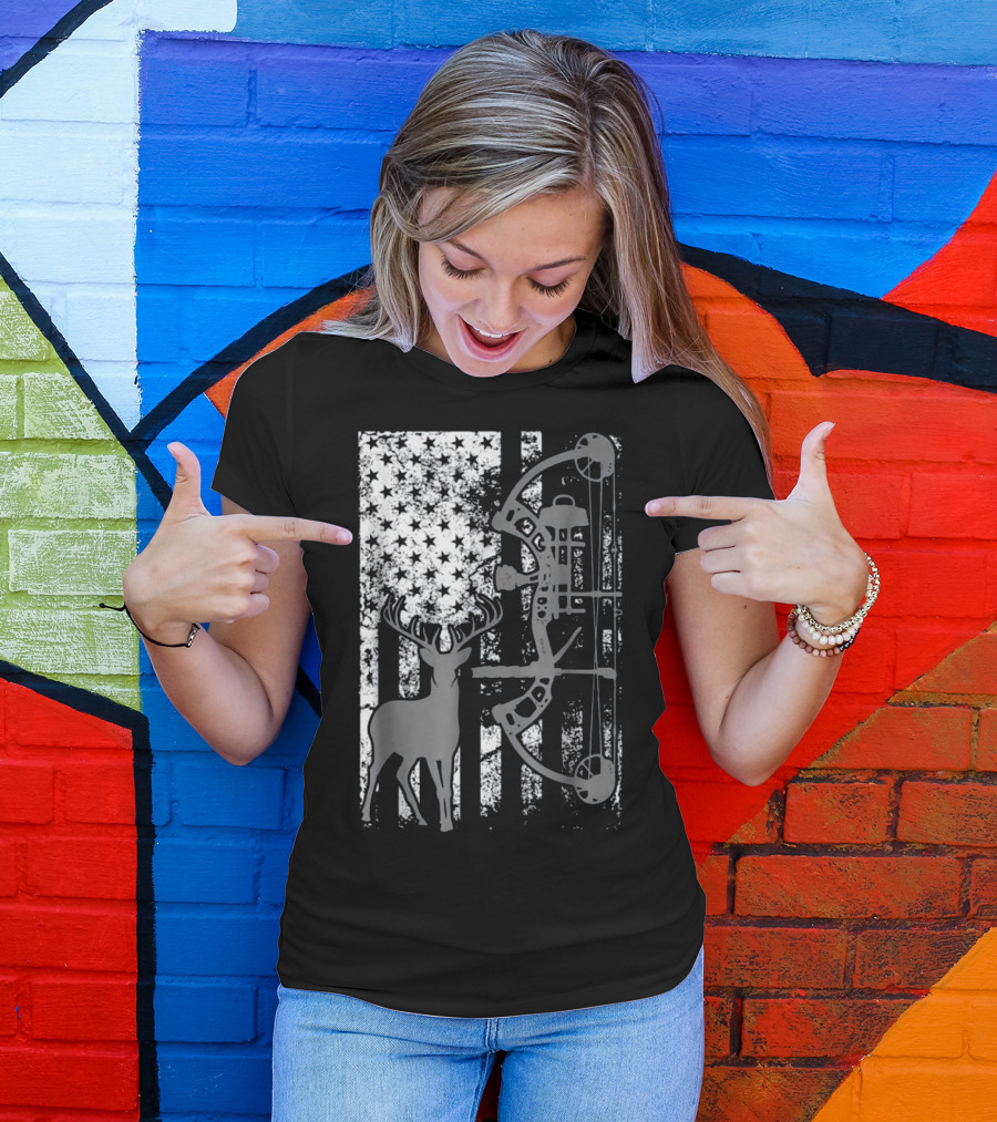 Bow Hunting Deer Love With American Flag T-Shirt