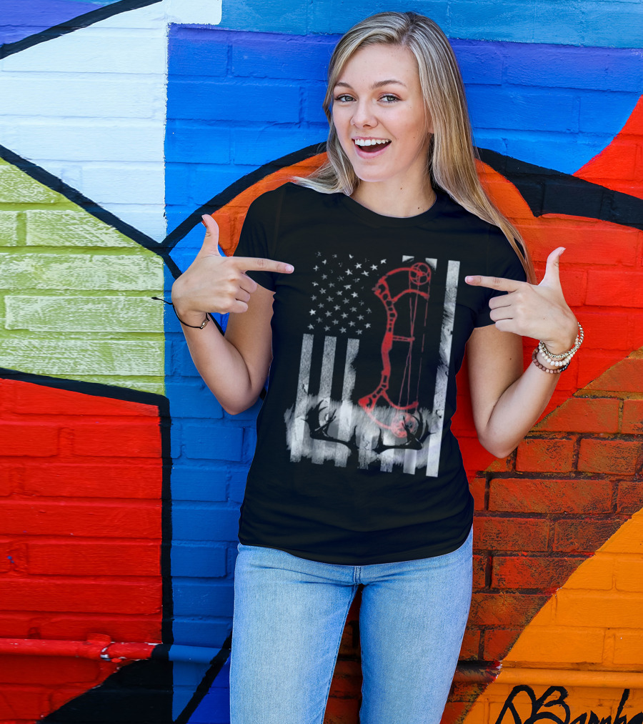 US Flag Bow Deer Hunting Hunter T-Shirt