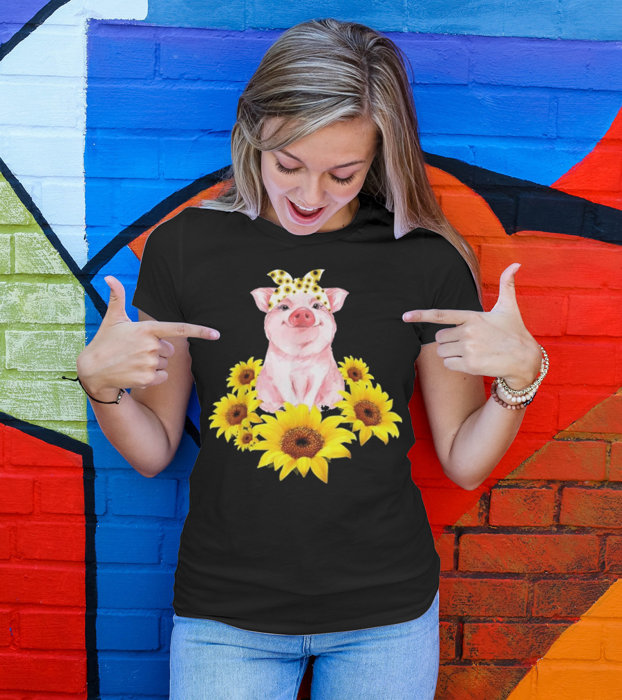 Cute Sunflower Adorned Piggy With Polka Dot Banda Surrounded By Sunflowers T-Shirt