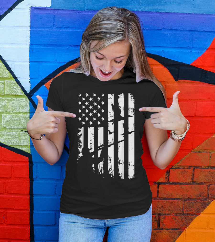 Cool USA Flag Duck Hunting Outdoor Scene T-Shirt
