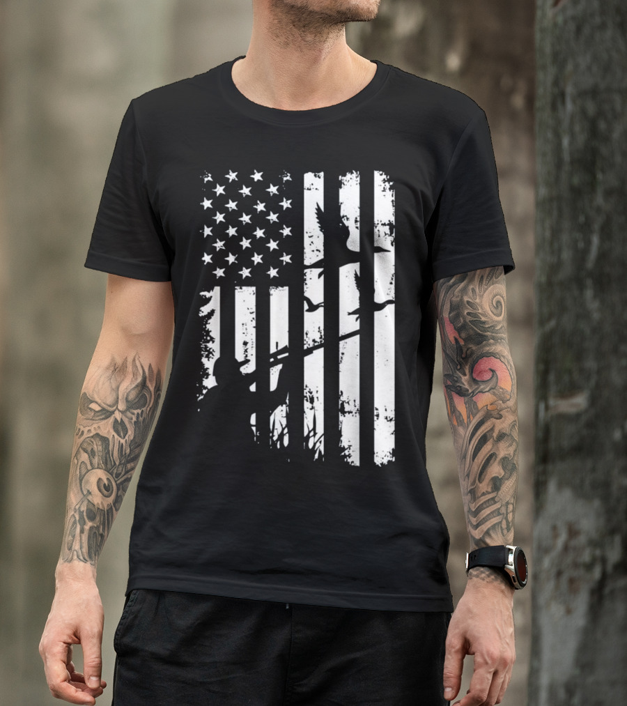 Cool USA Flag Duck Hunting Outdoor Scene T-Shirt