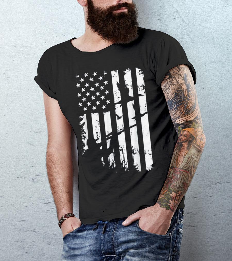 Cool USA Flag Duck Hunting Outdoor Scene T-Shirt