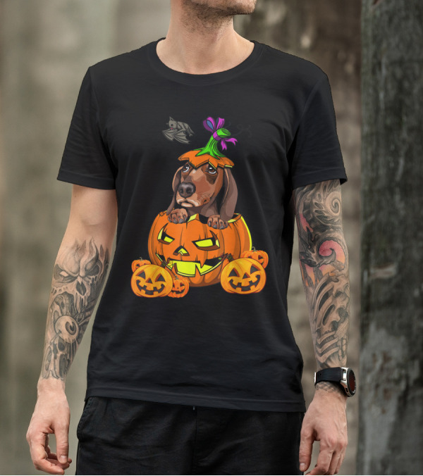 Dachshund In Pumpkin With Halloween Jack-o'-Lanterns And Bat T-Shirt