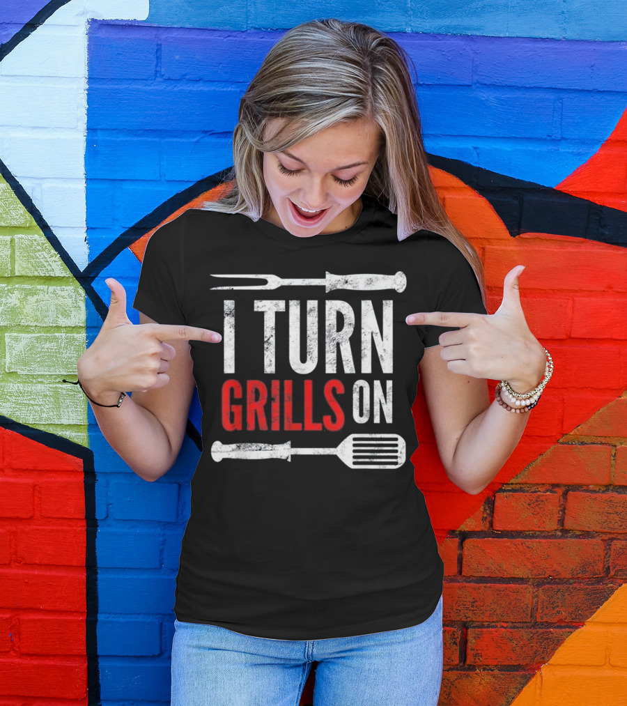 I Turn Grills On Funny Grilling Barbecue Pun T-Shirt