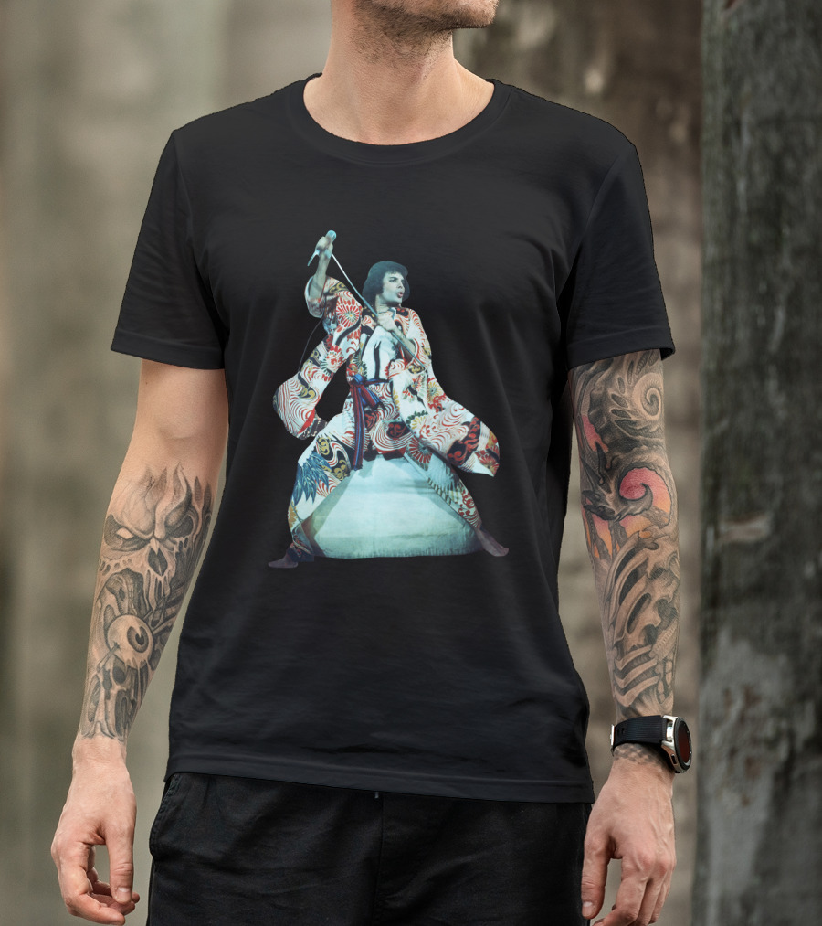 Qu Fm Hokusai-Style Warrior In Colorful Kimono Artwork T-Shirt