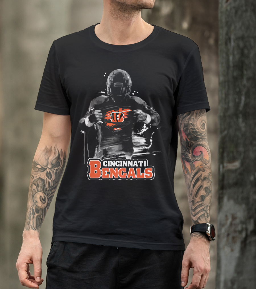 Cincinnati Bengals B Icon Football Player Splash Effect T-Shirt