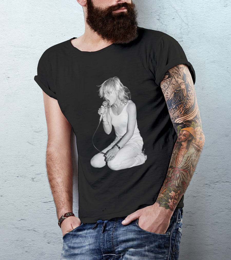 Blondie Lead Singer Onstage Kneeling Performance T-Shirt