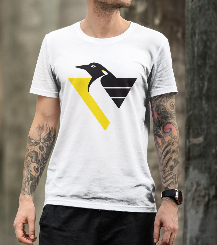 Pittsburgh Penguins Retro Penguin Triangles T-Shirt