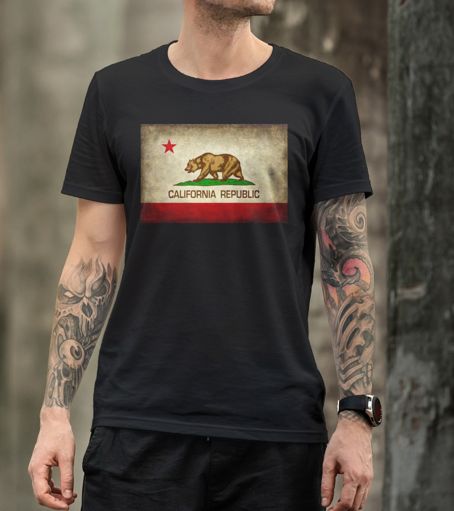 California Republic Flag Grunge Bear And Star T-Shirt