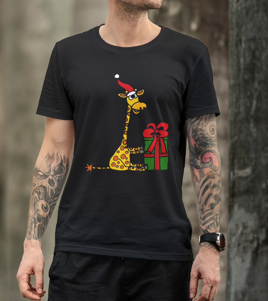 Funny Cool Giraffe Santa Hat Present T-Shirt