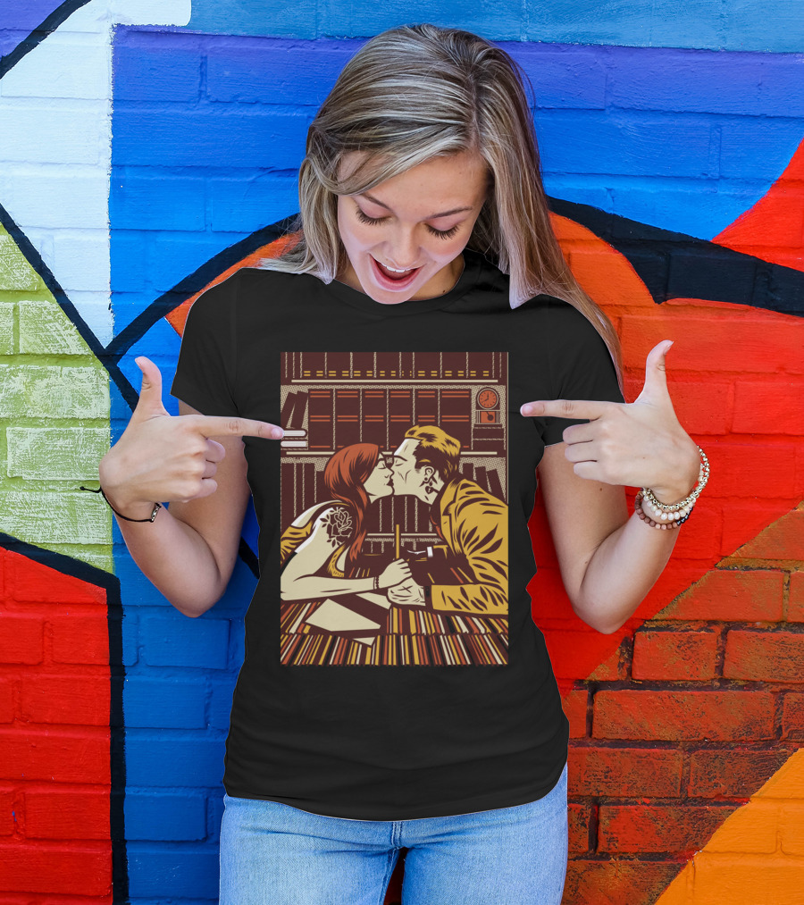Love And Vinyl Kiss Amongst Records T-Shirt