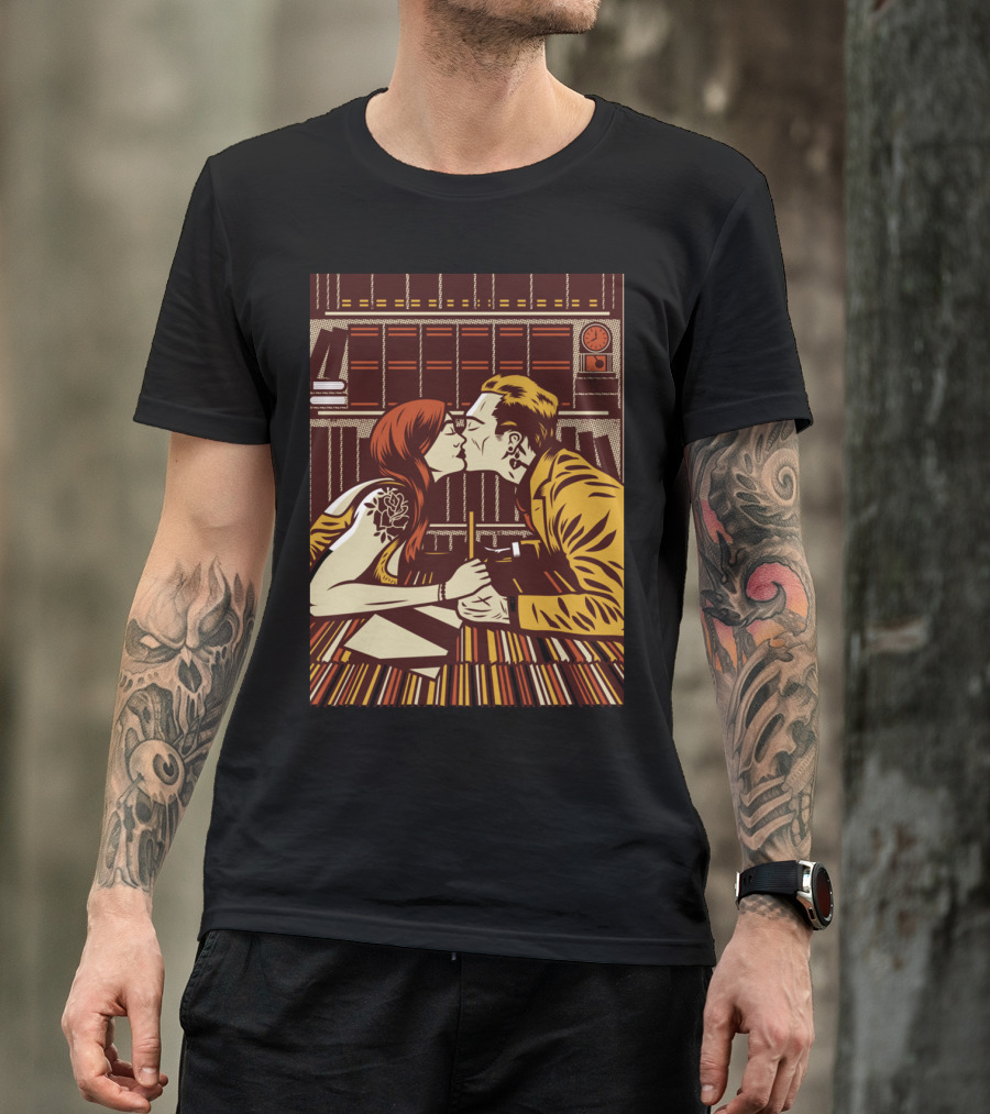 Love And Vinyl Kiss Amongst Records T-Shirt