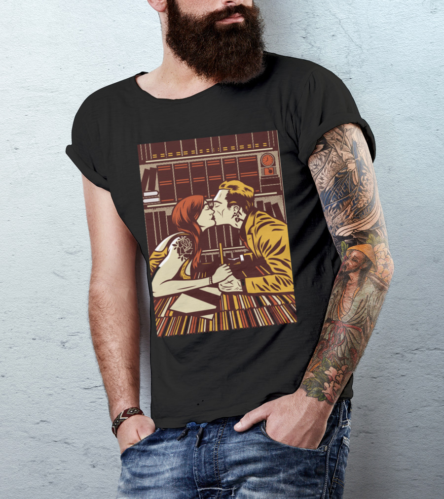 Love And Vinyl Kiss Amongst Records T-Shirt