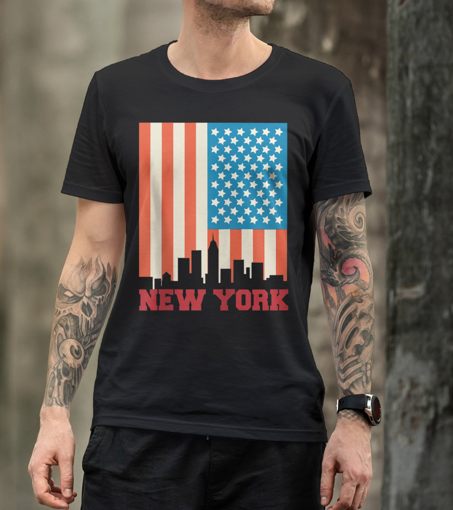 New York Skyline Vintage NYC American Flag Stars Stripes New York T-Shirt
