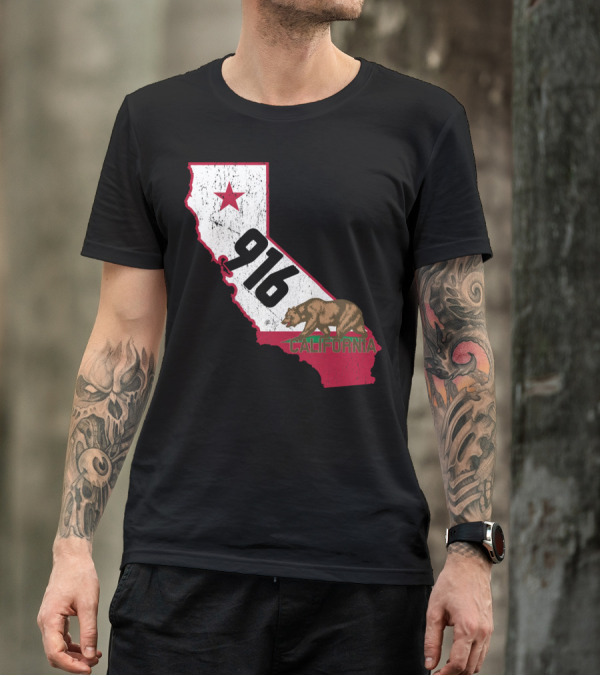 California Map With 916 And Bear Design Featuring Sacramento Area Code T-Shirt